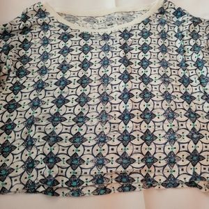 Juniors Aeropostale Pattern crop shirt size medium